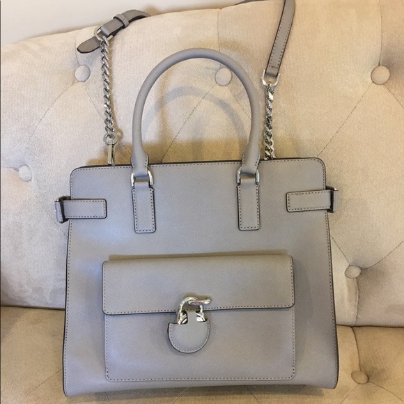 Micheal kors tote. - Picture 1 of 3